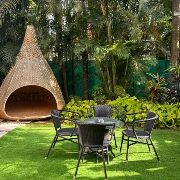 Casa Mahua, Anjuna Vagator near Beach, with Pvt pool & Garden، فندق في فاغاتور