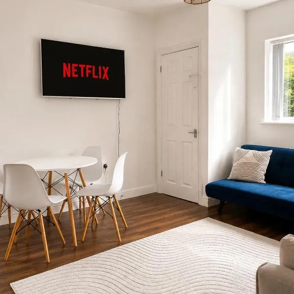 3BR Modern Apartment Sleeps 8 Near NEC BHX CBS Free EV Parking، فندق في Allesley