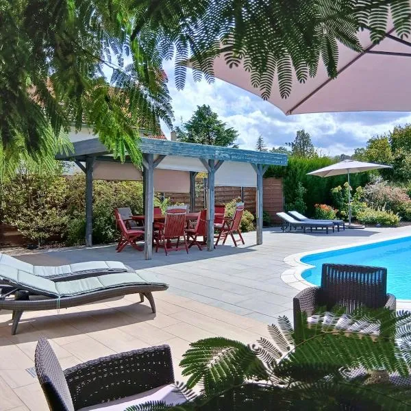 Petit havre de paix alsacien avec piscine, hotel di Mertzwiller