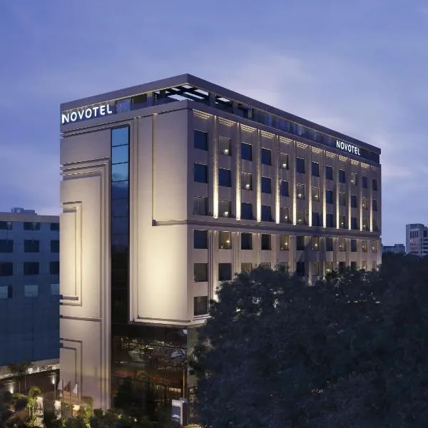Novotel Chennai Chamiers Road: Chennai şehrinde bir otel