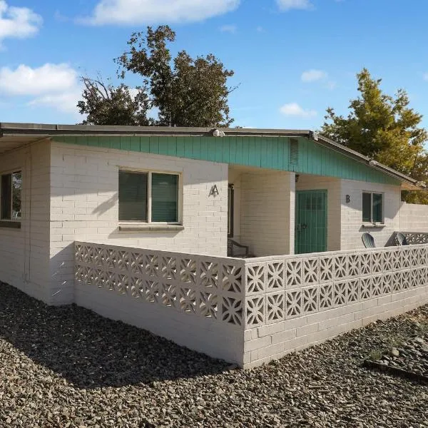 Spacious 2BR Condo, Steps to Downtown Gilbert, King Bed & Laundry, hotel en Gilbert