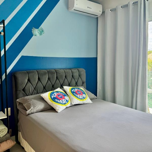 Quarto Florianópolis com AR, SmartTV, sacada e banheiro exclusivo em casa