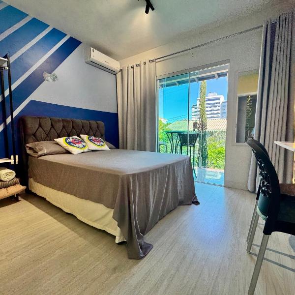 Quarto Florianópolis com AR, SmartTV, sacada e banheiro exclusivo em casa - Foto 2