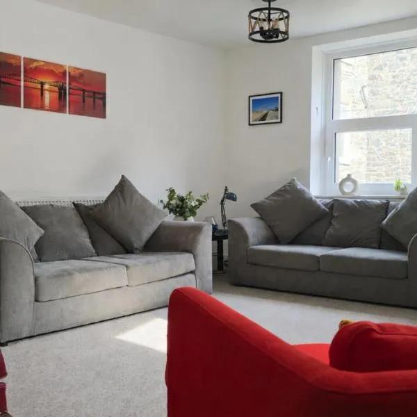 Marine Cottage, family & pet friendly, relaxing & spacious, where the sun, sea and sand meets walks and adventure in Barmouth、バーマスのホテル