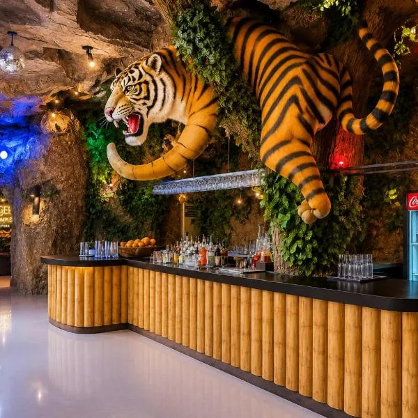Tiger Complex Inn, hotell i Patong Beach