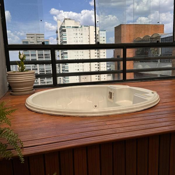 Cobertura Duplex com hidromassagem no Le Bougainville em Alphaville