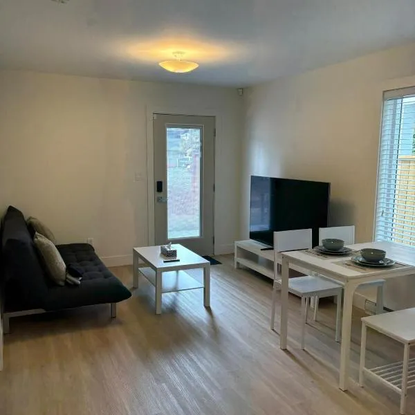 Private Cozy Home in Langford, khách sạn ở Victoria