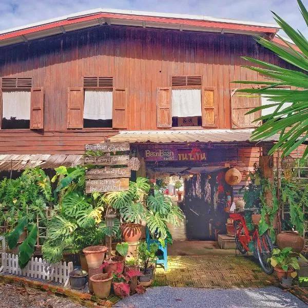 Baan Baan Cozy Hostel، فندق في بيتسانولوك