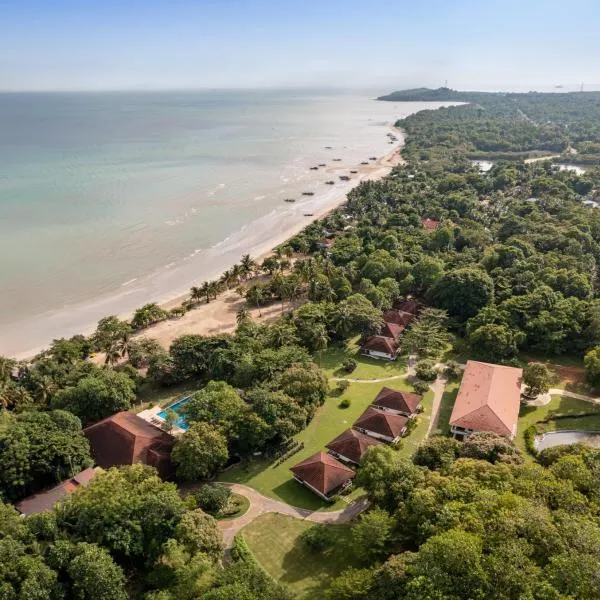 Solina Beach & Nature Resort, viešbutis mieste Carles
