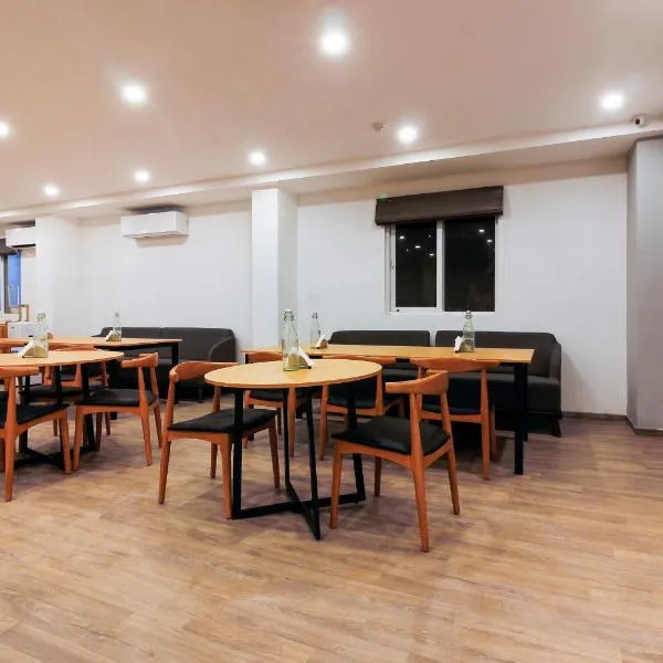 Super Townhouse RCC Elite, hotel in Haiderabad