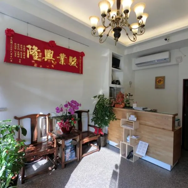 Long Zhi Yue Hotel, hotel in Nangan