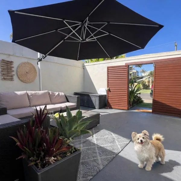 Coastal retreat, private, wine, netflix by Custom Bnb Hosting, hotel v destinácii Buddina