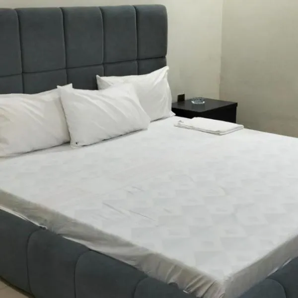 SKY BnB STAY F-7, хотел в Исламабад