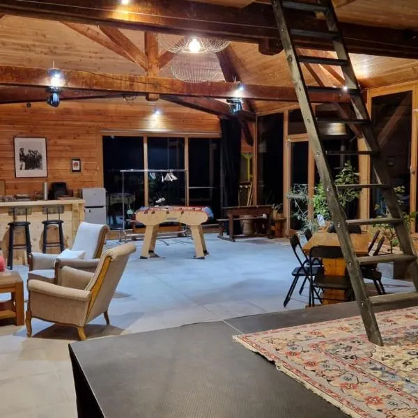 Gîtes du Grand Replomb, Les Artistes, Piscine et Jacuzzi, hotell sihtkohas Sainte-Agnès