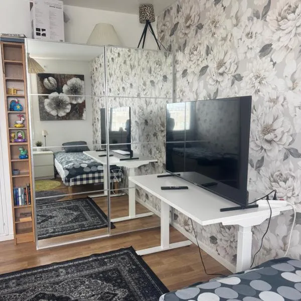 Nära Mall of Scandinavia, hotel a Sundbyberg