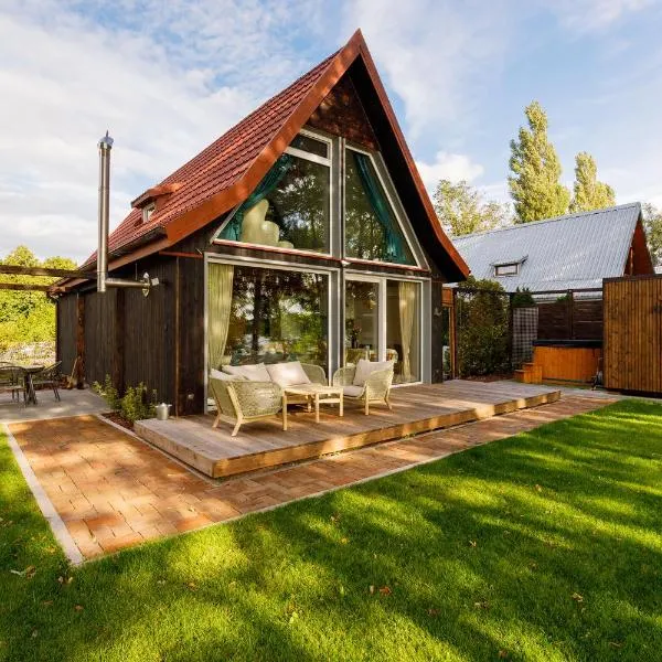 Leszcz1321- Dom z linią brzegową, sauna, jacuzzi โรงแรมในLeszcz