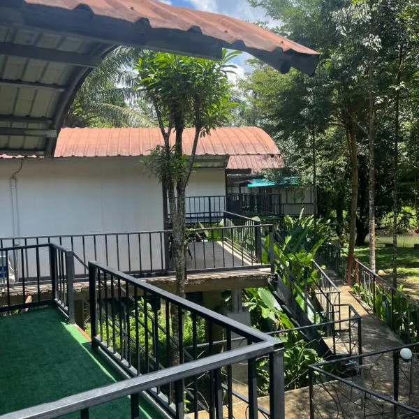 Khaosok River Camp, hotel v mestu Khao Sok