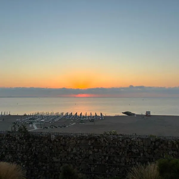 ALIZ Apartamente & Camere pe Falezã, hotel v destinaci Eforie Nord