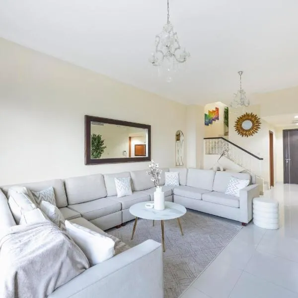 Viesnīca Bloomfields 2BR+Maid - Mina Al Fajer Fujairah pilsētā Rūl Ḑadnā