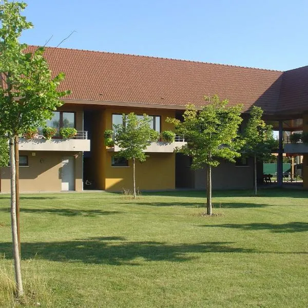 Les Loges Du Ried – hotel w mieście Marckolsheim