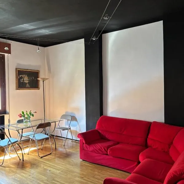 Casa Picta - Luminoso appartamento nel cuore di Mantova, מלון במנטובה