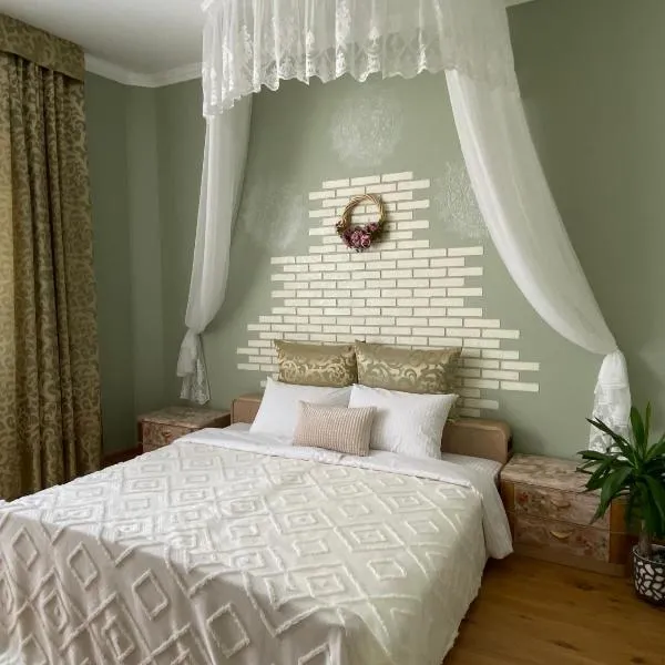 Готель Алекс, hotel Luckban