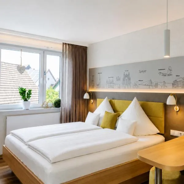Garni-Hotel Goldenes Lamm, хотел в Шпайер