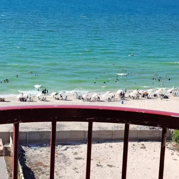 شقة على البحر- Seafront Apartment: El Delr şehrinde bir otel