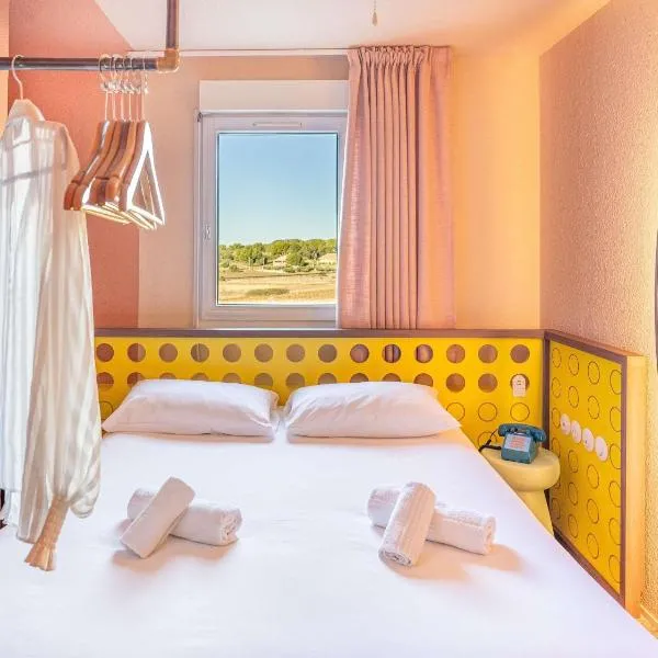 ibis Styles Pont du Gard Route d'Avignon, хотел в Estézargues