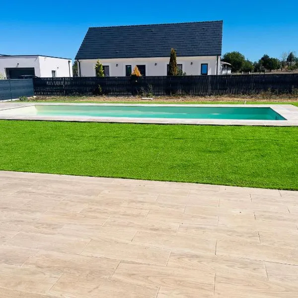 Maison familiale 3 chambres avec jardin, cuisine et jardin，米歐的飯店