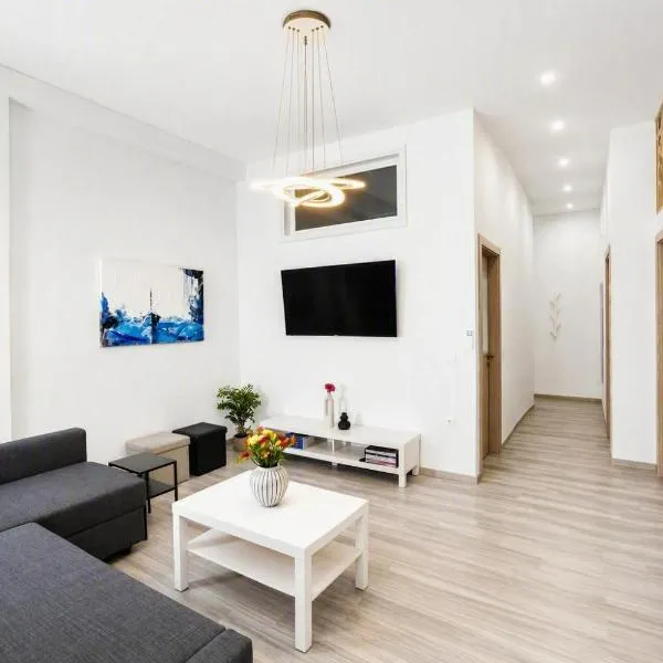 Central Suites Aegina 2, hotel in Egina