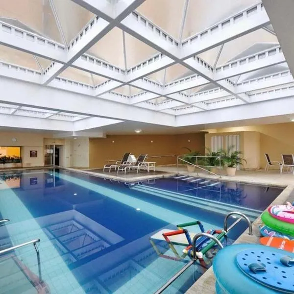 Flat no Stadium Alphaville - Até 4 hóspedes, Recepção 24h, piscina aquecida e estacionamento، فندق في باروري