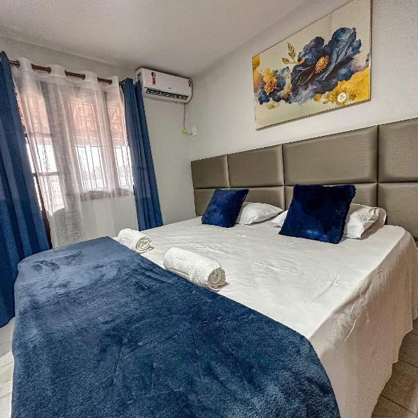 Casas no Residencial Mont Sinai com 2 ou 3 suítes (todas com ar), internet privativa 300MBPS a aproximadamento 250m da Praia de Taperapuã, condomínio com piscinas adulto e infantil, sauna, churrasqueiras e Segurança 24hrs. - Foto 2