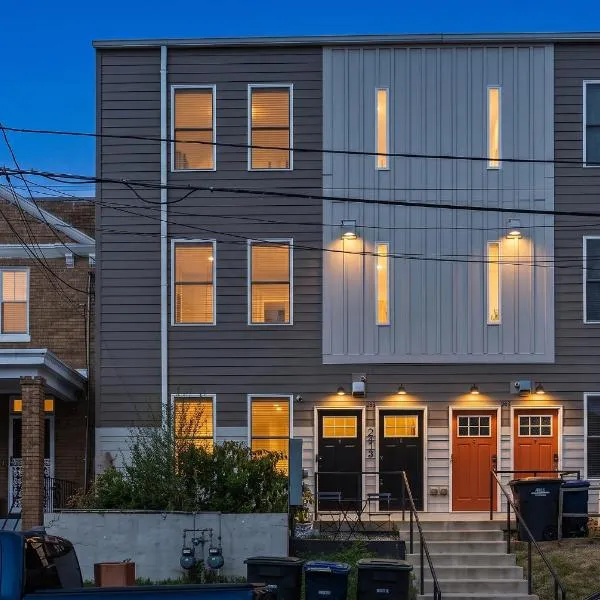 Entire DC House 3BR 3BA RoofDeck Free Parking Near Capitol Hill, hotel em Washington