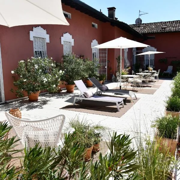 Villa House and Garden B&B, hótel í Montichiari