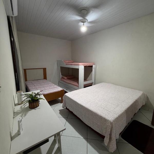 Casa até 6 pessoas - Wifi, Ar condicionado, churrasqueira portátil, Tv Smart - Foto 2