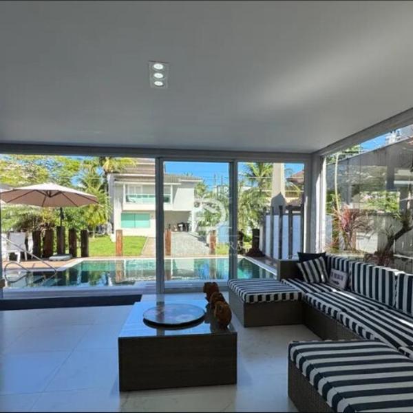 Casa Luxuosa em Riviera Condomínio Hang Roa
