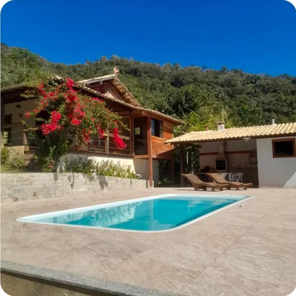 Chalé Renovado em Lumiar com Piscina e Sauna