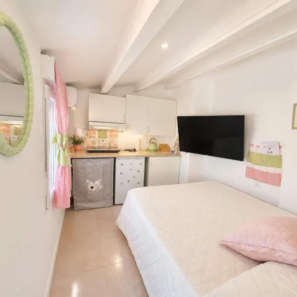 Habitación con baño y cocina, hotel em Caudiel