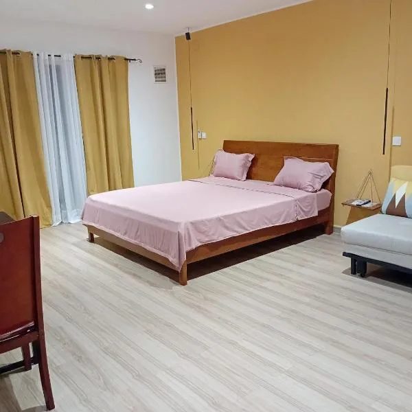 OCEAN Hotel Miami Ampasimazava, hôtel à Toamasina