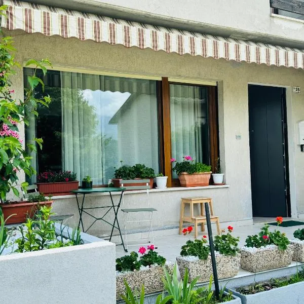 Green House Next - Lovely Apartment for family and Free Parking, hotell i Levico Terme