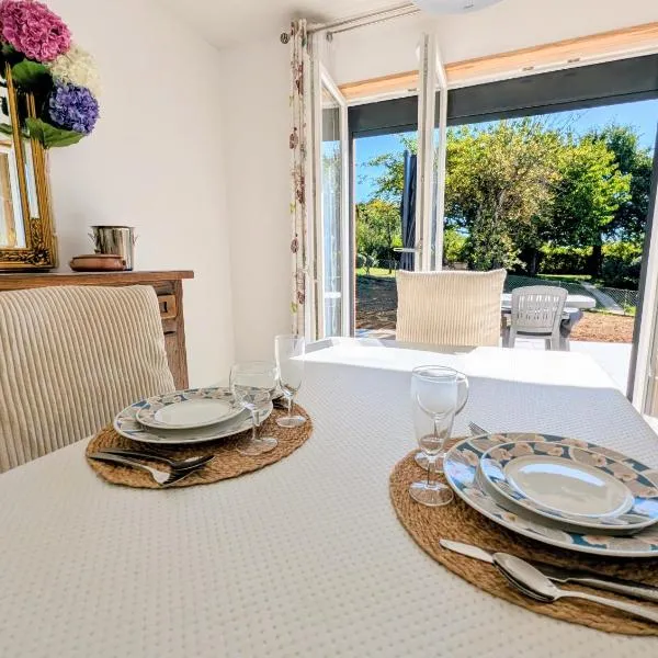 Dannemarie-sur-Crête में, होटल VILLA 4 étoiles - au calme à 10 min de Besançon - Terrasse, Jardin & Parking