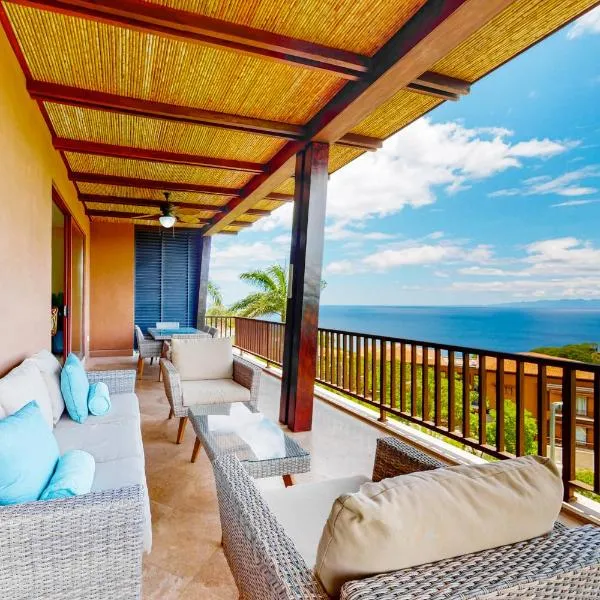 Ocean-View Ocotal Villa, Balcony & Pool, hotel i Ocotal
