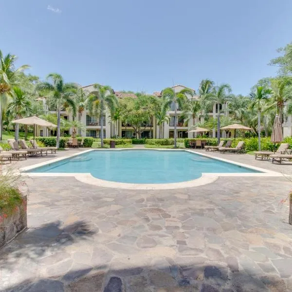 Walkable Coco Beach Condo w/ Balcony, Pool, hotel en Coco