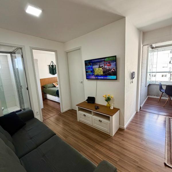 Apartamento com Varanda e Piscina