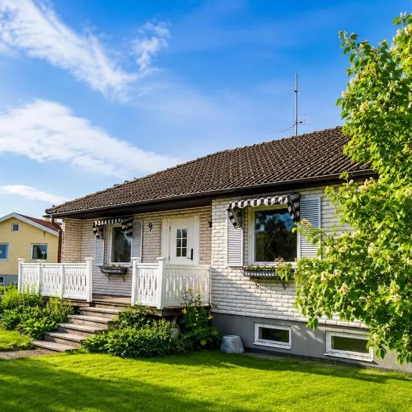 Casa Lumière Vålberg, family rooms with gym、カールスタードのホテル