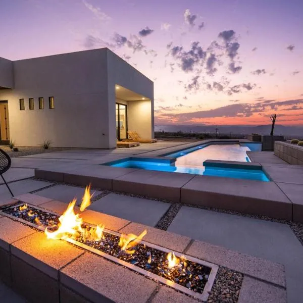 White Casita by Fieldtrip Modern w Pool Spa, hotel em Joshua Tree
