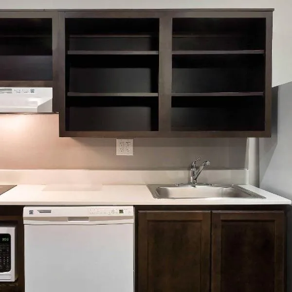 Woodspring Suites Houston IAH Airport، فندق في همبل