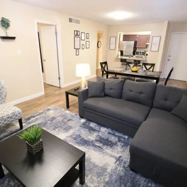 3BR, 2 King Beds, Workspaces & Fenced Yard、エルパソのホテル