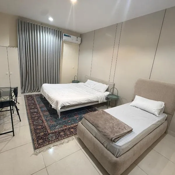 أستديو كلاود السحاب, hotel Al-Bahában
